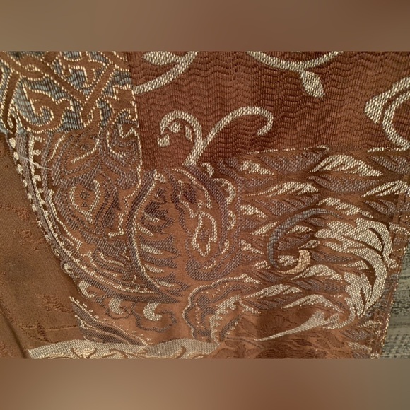 13” X 18” Table Placemats by Croscill Home, set of 4, Brown with old gold hues - Picture 2 of 3